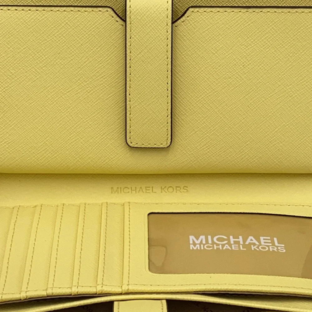 MICHAEL KORS LARGE DOUBLE ZIP WRISTLET BUTTERCUP